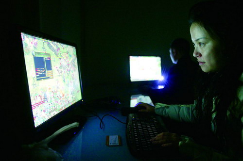 27-year-old Lu Yang playing ZT Online, photo by Southern Weekly