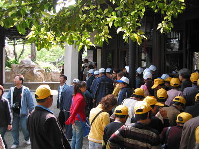 suzhou.tourists.jpg