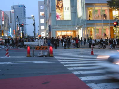japan.harajuku.crossing.20050407.jpg