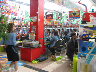 japan.pachinko.interior.20050401.jpg