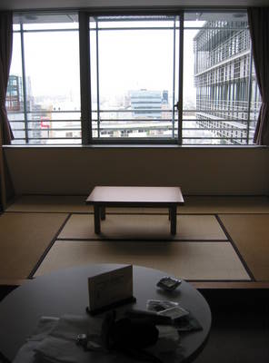 japan.youth.hostel.shin-osaka.20050402.jpg