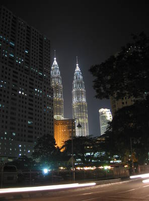 kuala.lumpur.petronas.towers.night.jpg