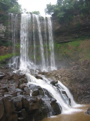 dalat.waterfalls.jpg